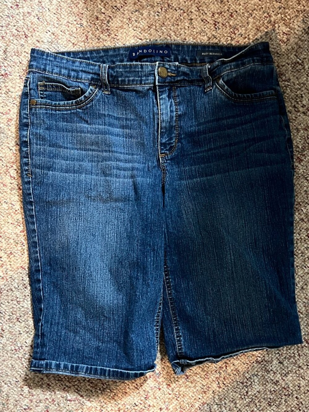 Bandolino Riley Bermuda Denim Shorts Size 8 Women’s Stretch Mid Rise